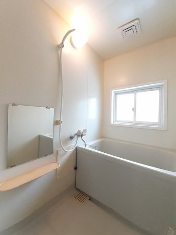 バス・シャワールーム　ゆったり過ごせるお風呂です