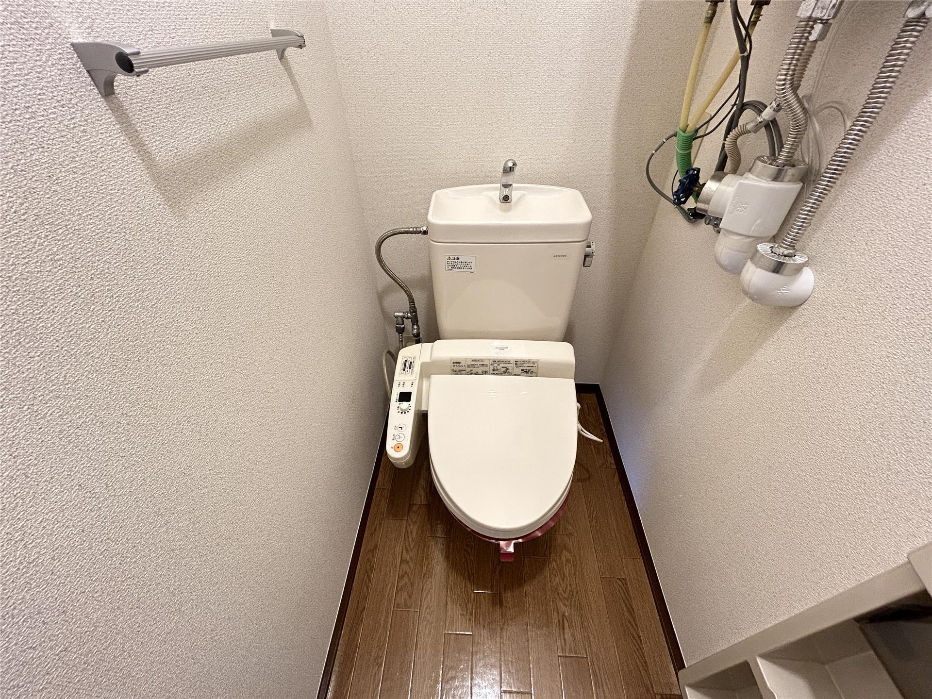 トイレ　温水洗浄暖房便座付トイレ