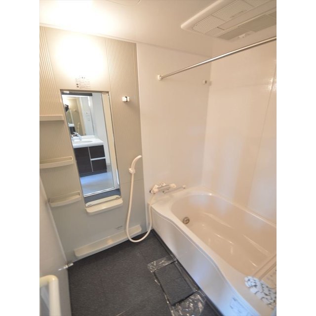 バス・シャワールーム　落ち着いた空間のお風呂です