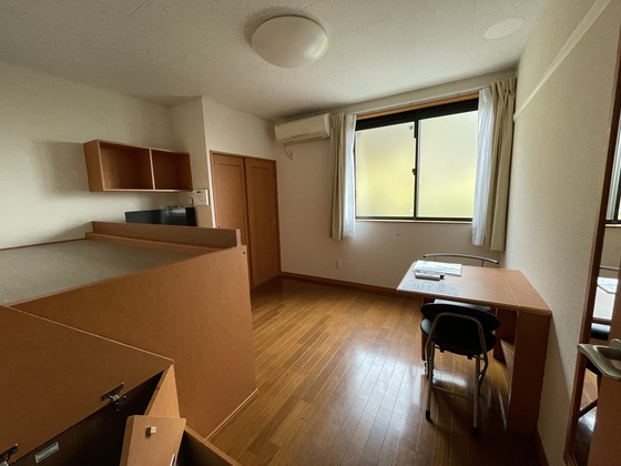 居室・リビング　※別号室の写真です