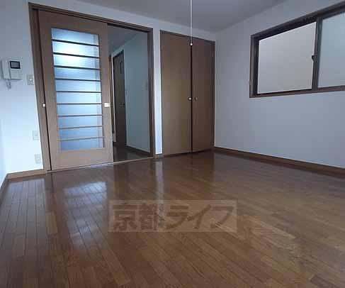 居室・リビング　阪急桂駅から徒歩圏内です。