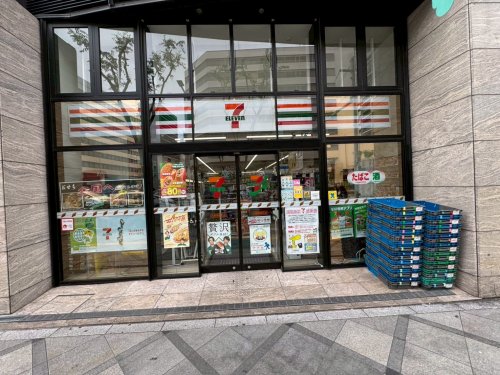 コンビニ　セブンイレブン南森町店（コンビニ）まで284m