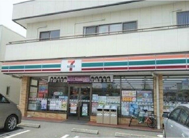 コンビニ　セブンイレブン 飯田町店（コンビニ）まで550m