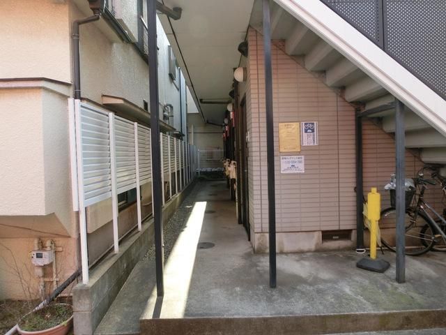 エントランス　アパート入口