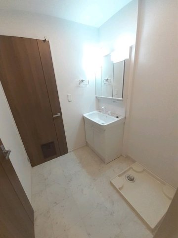 洗面設備　コンパクトで使いやすい洗面所