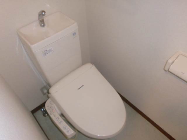 ＪＲ呉線 新広駅 徒歩10分 3階建 築22年のトイレ写真