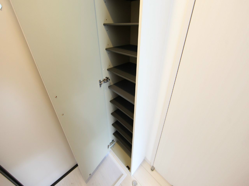 玄関　玄関　シューズボックス付（収納充実してます）