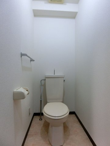 トイレ　嬉しい温水洗浄便座付き♪