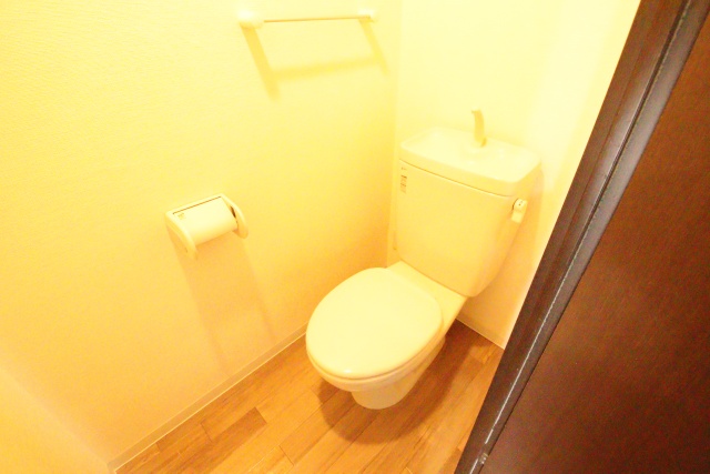 トイレ　※別室の参考写真の為、現況優先です。