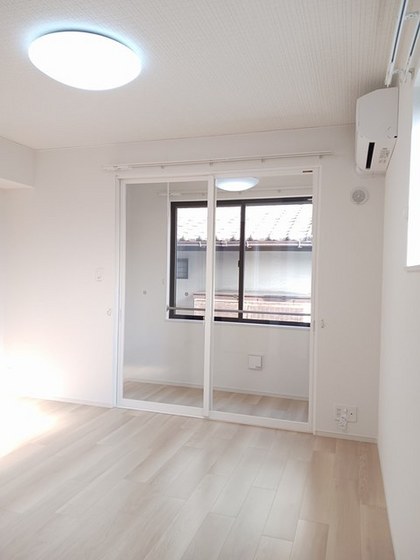 居室・リビング　※別部屋の写真です