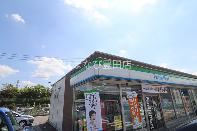 コンビニ　ファミリーマートみよし打越店（コンビニ）まで166m