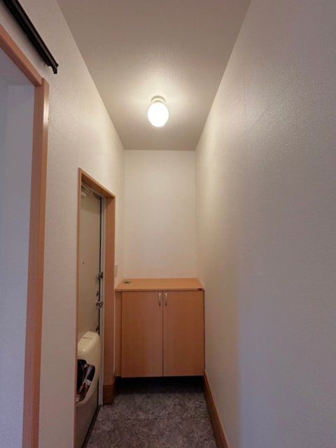 玄関　※写真は１０２号室です