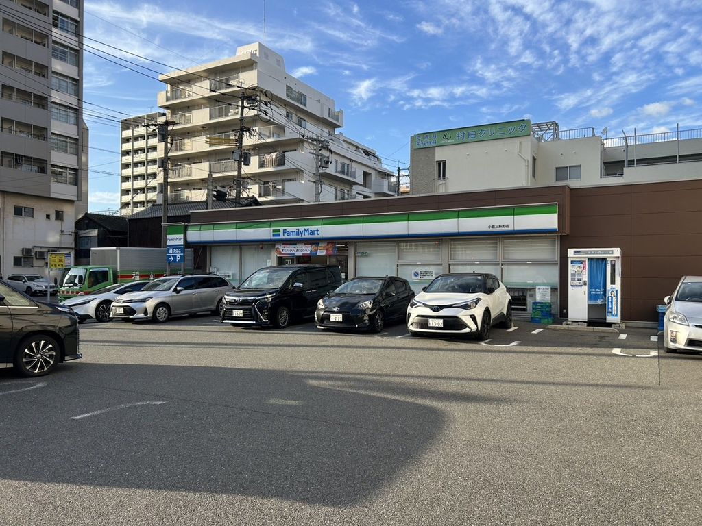 コンビニ　ファミリーマート小倉三萩野店（コンビニ）まで150m