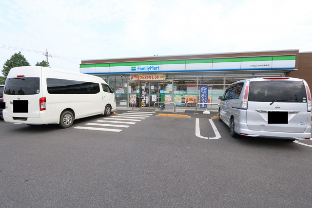 コンビニ　ファミリーマート八洋上三川町役場前店（コンビニ）まで600m