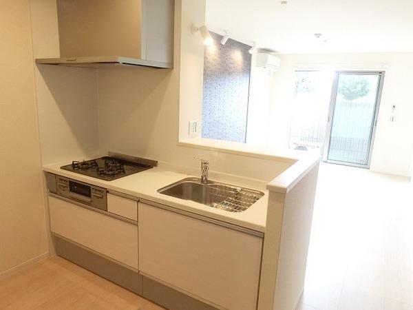 キッチン　３口コンロ付きシステムキッチン！
