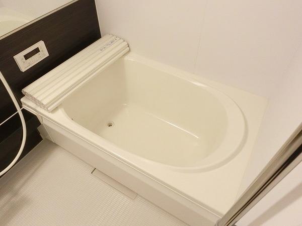 バス・シャワールーム　浴室乾燥機、追焚機能付の広々バスルーム！