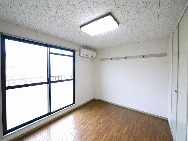 その他部屋・スペース　明るい洋室です。