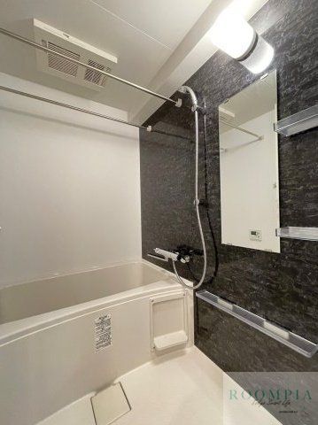 バス・シャワールーム　※同タイプの別のお部屋です。