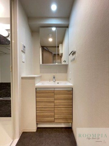 洗面設備　※同タイプの別のお部屋です。