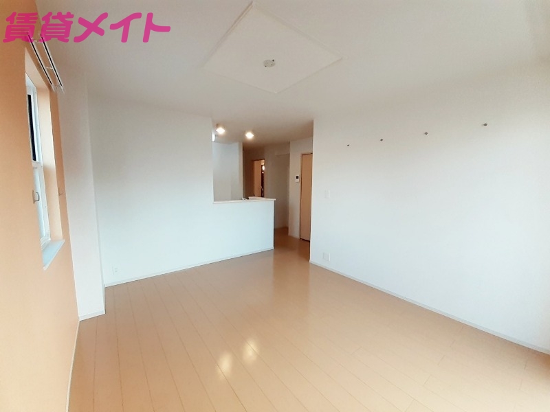 居室・リビング　反転タイプ参考写真