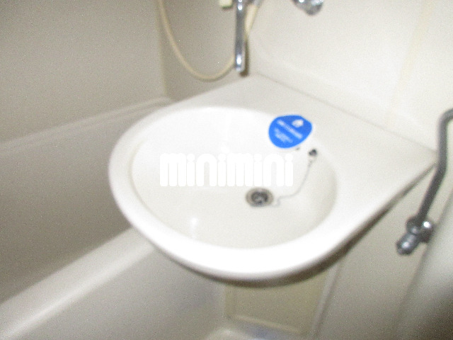 洗面設備　同物件別部屋の参考写真です。