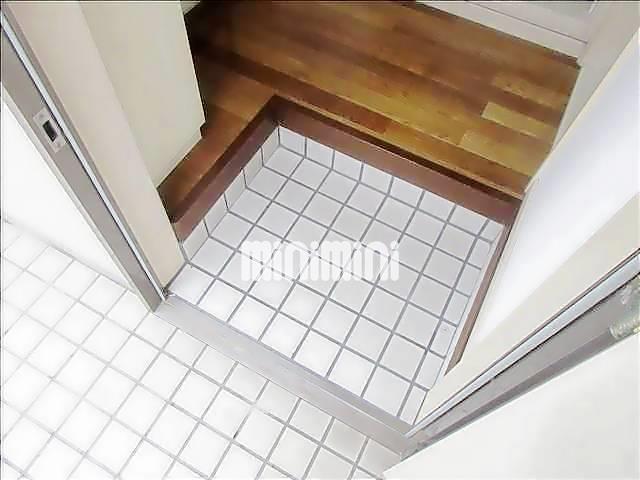 玄関　同物件別部屋の参考写真です。
