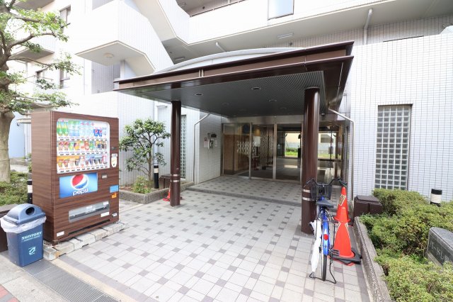 エントランス　清潔なエントランスです