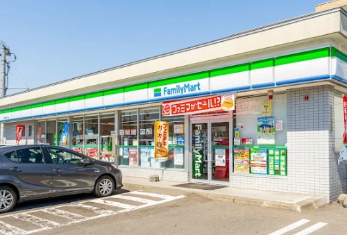 コンビニ　ファミリーマート千歳春日3丁目店（コンビニ）まで261m