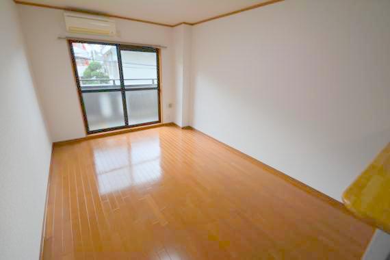 居室・リビング　どんな家具でも合わせやすいですよ。