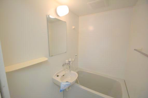 洗面設備　コンパクト洗面台です。使いやすいですよ。