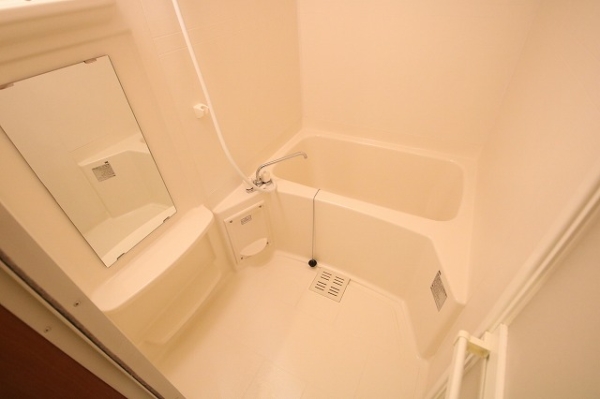 バス・シャワールーム　ユニットバスでお掃除がしやすいです。