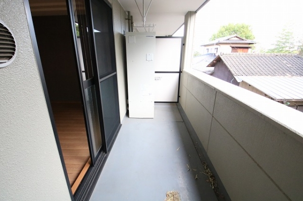 バルコニー　マンションはバルコニーが広いの特徴です。洗濯物干し◎