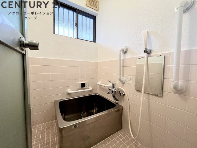 バス・シャワールーム　コンパクトで使いやすいお風呂です