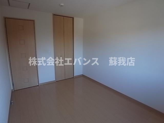 その他部屋・スペース　開放的な寝室です