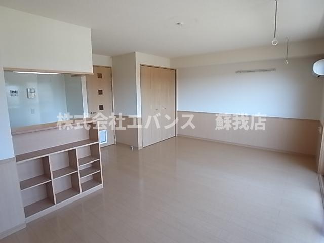 居室・リビング　こちらの居間で趣味の時間をお楽しみください