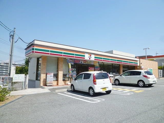 コンビニ　セブンイレブン（コンビニ）まで220m