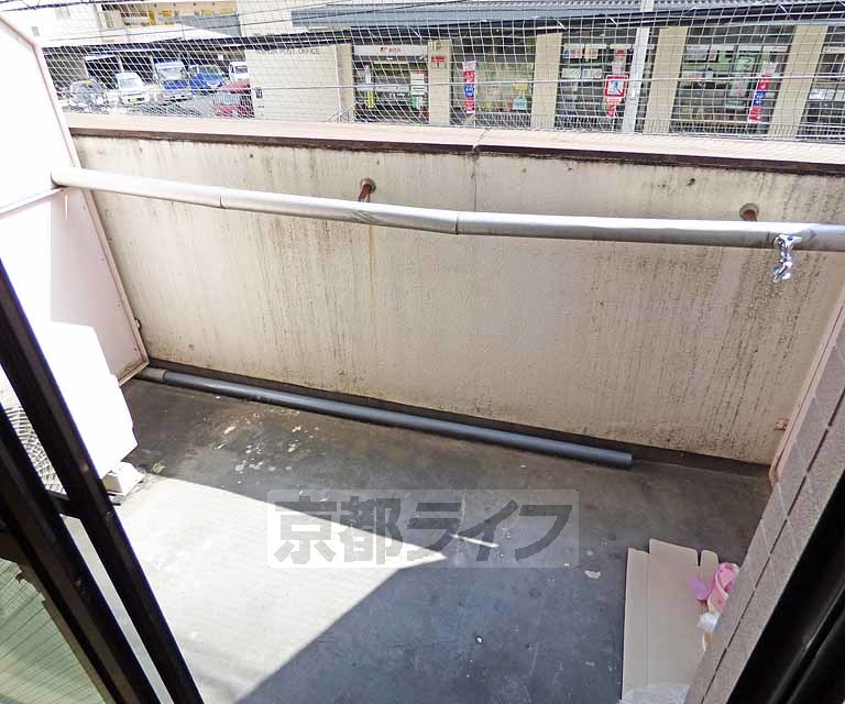 バルコニー　広々としたバルコニーです。