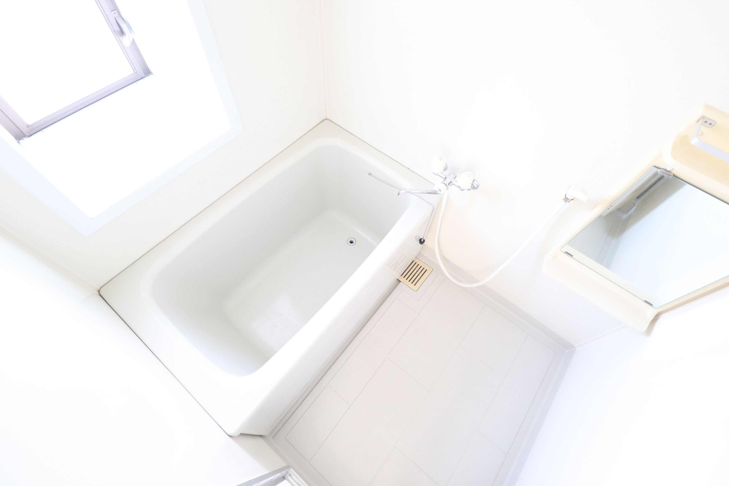 バス・シャワールーム　鏡付きのバスルーム♪