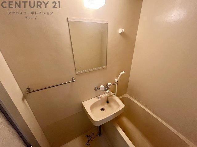 洗面設備　浴室内に洗面台がついてます！