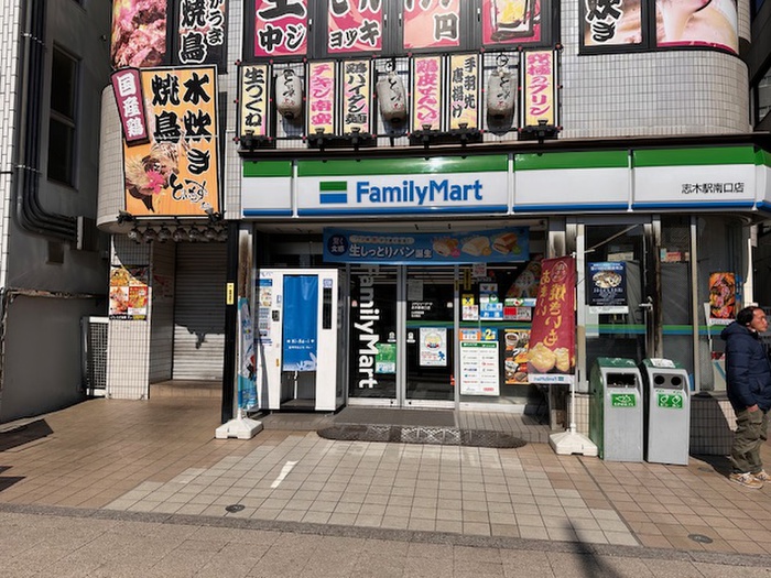 コンビニ　ファミリーマート（コンビニ）まで67m