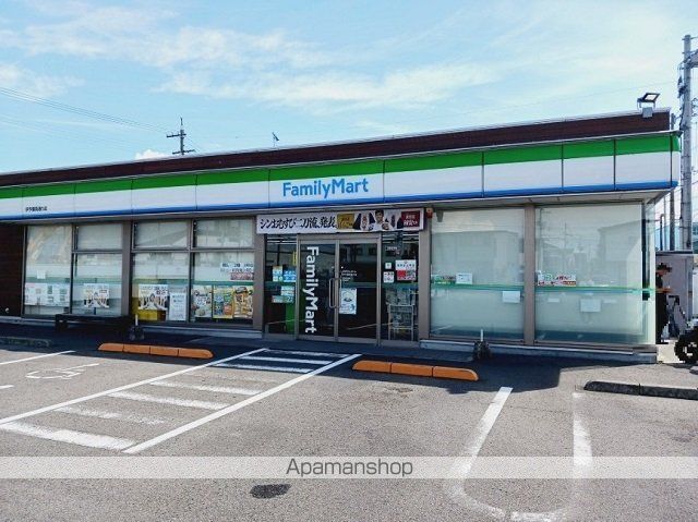コンビニ　ファミリーマート伊予農高通店様（コンビニ）まで450m