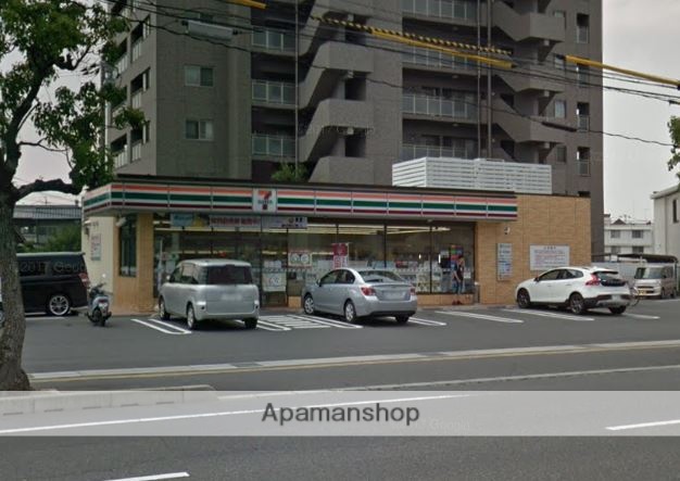 コンビニ　セブンイレブン（コンビニ）まで449m