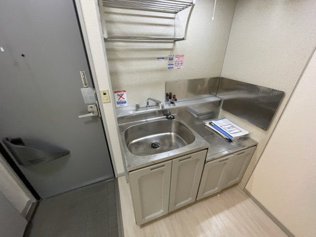 キッチン　イメージとして同建物他部屋を表示しています