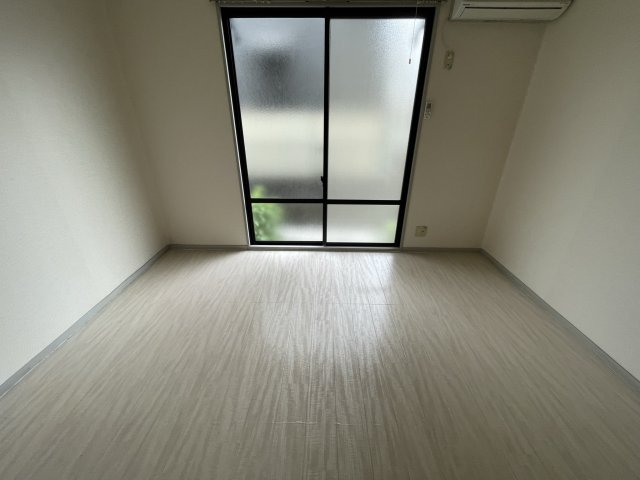 居室・リビング　イメージとして同建物他部屋を表示しています