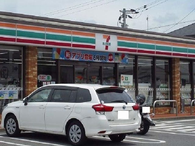 コンビニ　セブンイレブン（コンビニ）まで260m