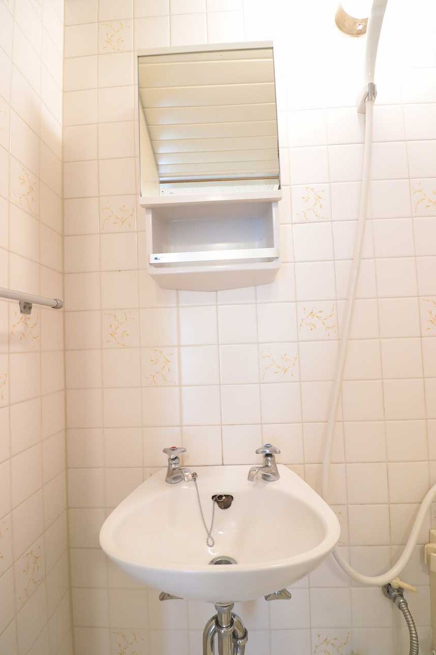 洗面設備　※同物件、別部屋の写真です。