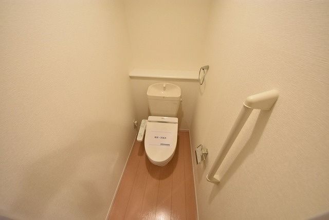 トイレ　別タイプ部屋　参考写真です