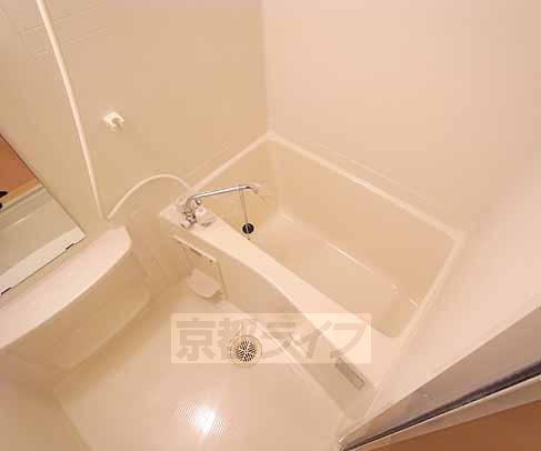 バス・シャワールーム　浴室乾燥機付きのお風呂です。