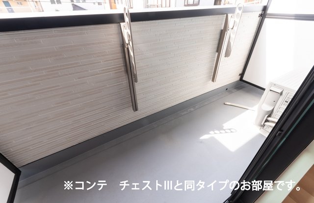 バルコニー　外からの目が気にならないバルコニーで洗濯物が干せます