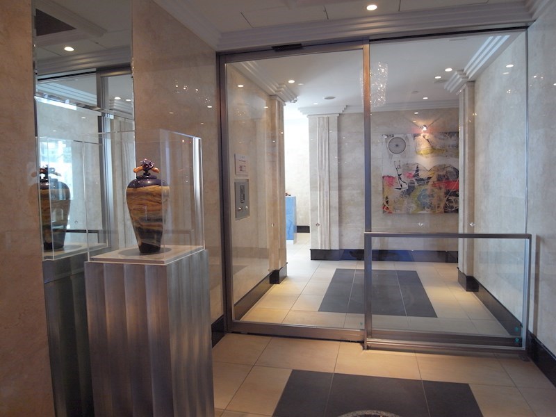 エントランス　エントランス　オートロック　防犯カメラ　宅配ＢＯＸ